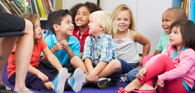 kindergarten-children-sitting-on-floor-770x370